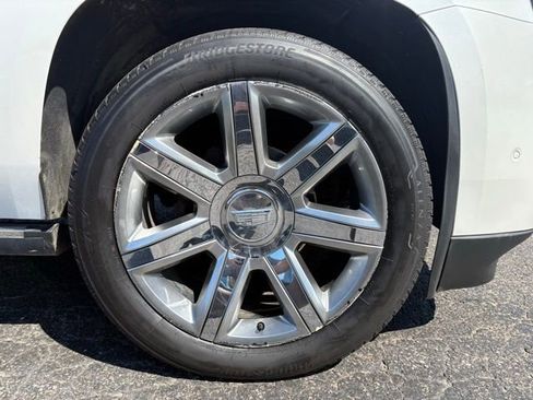 Used 2017 Cadillac Escalade Premium Luxury AWD/4WD image 12