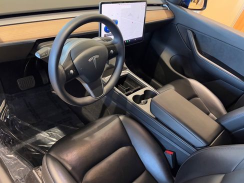 Used 2021 Tesla Model Y Long Range image 18