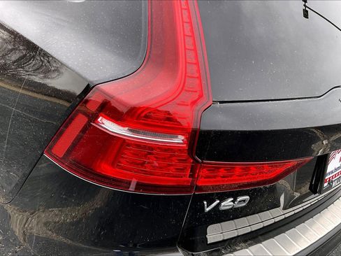 Used 2020 Volvo V60 T5 Cross Country w/ Protection Package Premier image 24