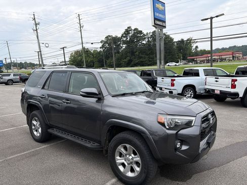 Used 2021 Toyota 4Runner SR5 Premium w/ Moonroof Package AWD/4WD image 5