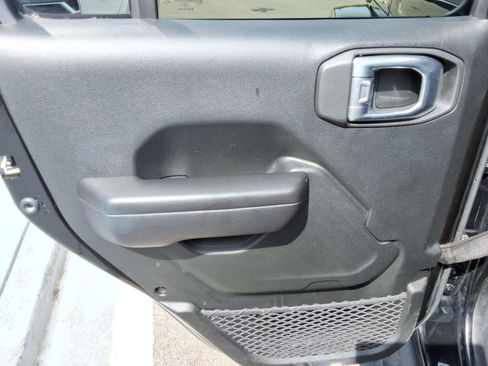 Used 2021 Jeep Gladiator Sport image 23