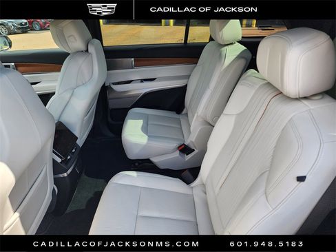 New 2026 Cadillac Vistiq Sport image 10