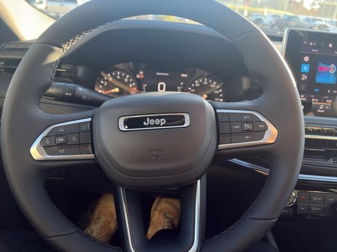 New 2026 Jeep Compass Latitude image 9