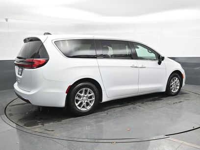 New 2026 Chrysler Pacifica Select