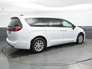 New 2026 Chrysler Pacifica Select FWD video 2