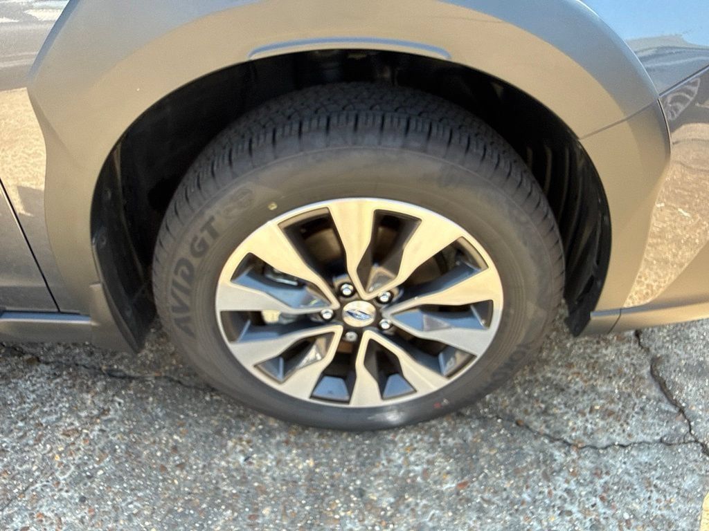 Used 2025 Subaru Outback Limited AWD/4WD image 32