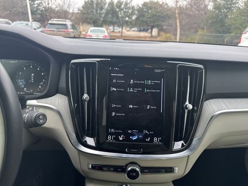 Used 2022 Volvo V60 T5 Cross Country w/ Advanced Package image 26