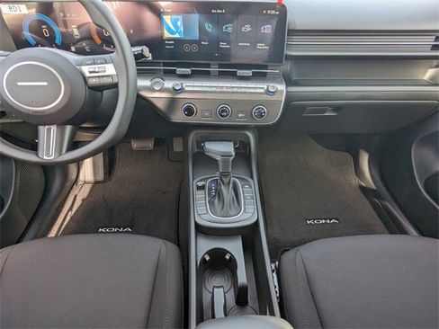 Certified 2025 Hyundai Kona SE image 17