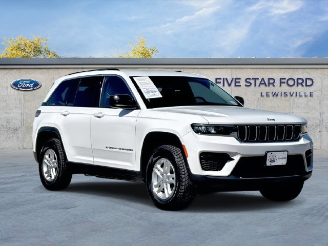 Used 2024 Jeep Grand Cherokee Laredo RWD image 1