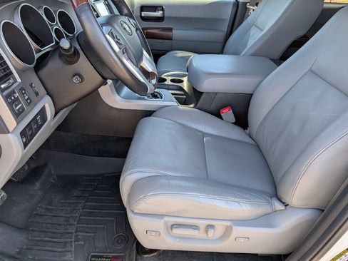 Used 2015 Toyota Sequoia Platinum image 9
