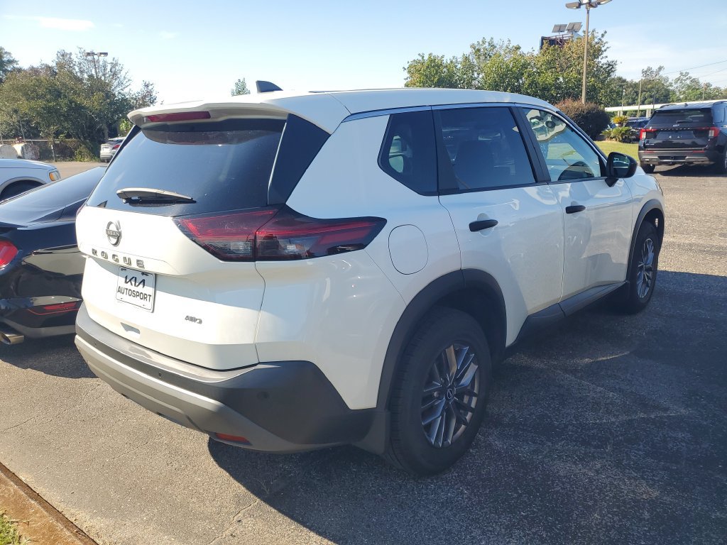 Used 2023 Nissan Rogue S AWD/4WD image 4