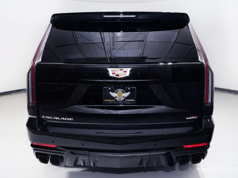 Used 2025 Cadillac Escalade V AWD/4WD image 8