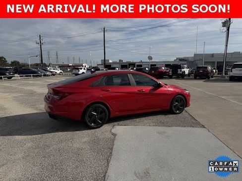 Used 2022 Hyundai Elantra SEL w/ Convenience Package image 3