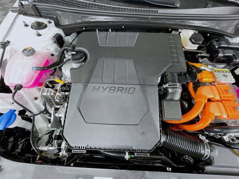 Certified 2025 Hyundai Elantra Hybrid FWD image 26