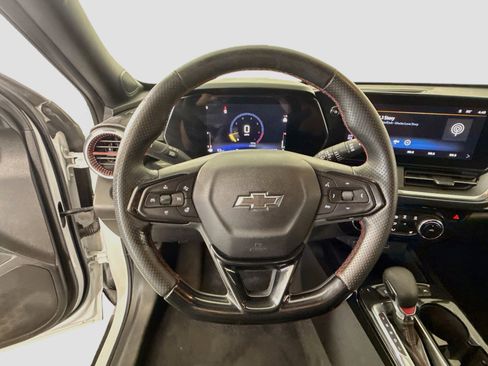 Used 2025 Chevrolet Trax RS w/ Driver Confidence Package FWD image 13