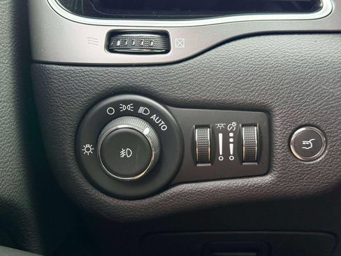 Used 2019 Jeep Cherokee Limited AWD/4WD image 18