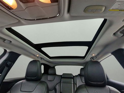 Used 2019 Jeep Cherokee Limited image 22