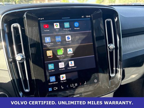 Certified 2025 Volvo XC40 B5 Plus AWD/4WD image 21