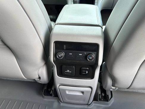 Used 2018 GMC Acadia SLT AWD/4WD image 31
