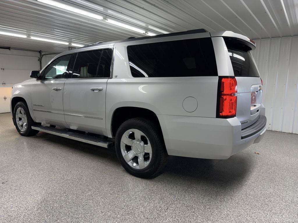 Used 2017 Chevrolet Suburban LT w/ LT Signature Package AWD/4WD image 4