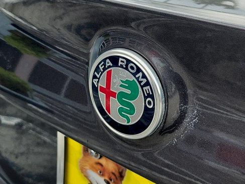 Used 2022 Alfa Romeo Giulia Veloce RWD image 10