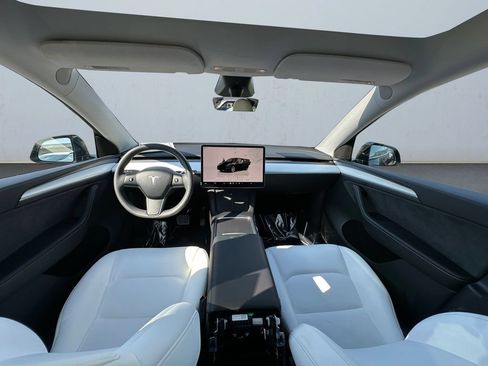 Used 2023 Tesla Model Y Long Range AWD/4WD image 10