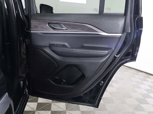 Used 2024 Jeep Grand Cherokee Limited image 27