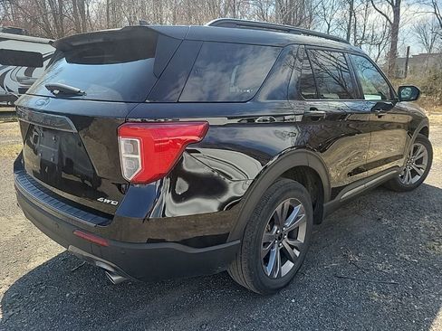 Used 2022 Ford Explorer XLT w/ Equipment Group 202A image 6