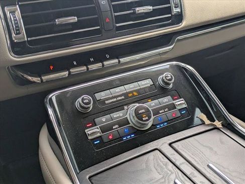 Used 2022 Lincoln Navigator Reserve AWD/4WD image 12