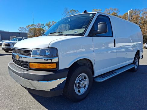 Used 2024 Chevrolet Express 2500 w/ Driver Convenience Package image 3