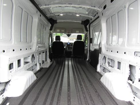 Used 2025 Ford Transit 250 148 Medium Roof RWD image 19