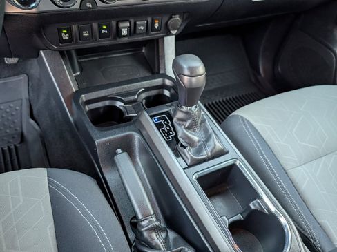 Used 2020 Toyota Tacoma SR5 image 16