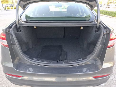 Used 2019 Ford Fusion SE FWD image 12