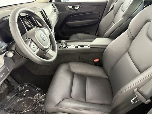 Used 2024 Volvo XC60 B5 Core image 16