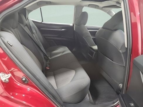 Used 2020 Toyota Camry LE image 17