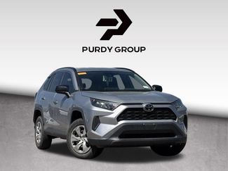 Used 2020 Toyota RAV4 LE video 1