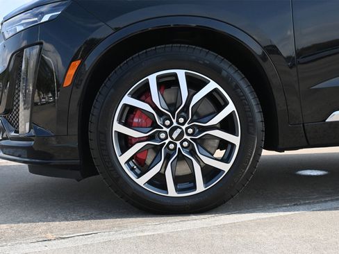 Used 2025 Cadillac XT6 Sport w/ LPO, Floor Liner Package image 28