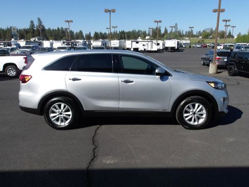 Used 2019 Kia Sorento AWD V6 image 6