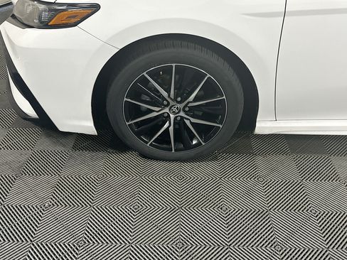 Used 2023 Toyota Camry SE w/ Convenience Package FWD image 11