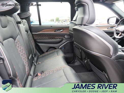 Used 2022 Jeep Grand Cherokee Summit w/ Advanced Protech Group IV AWD/4WD image 11