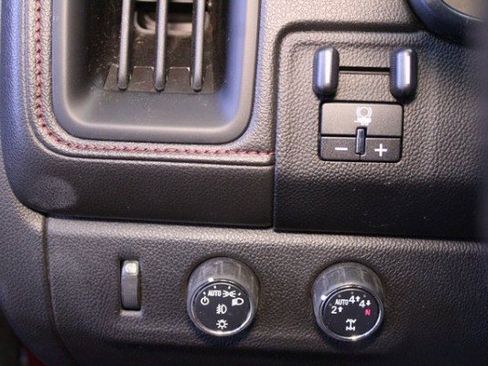 Used 2017 GMC Canyon SLE image 18