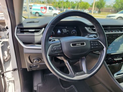 Used 2021 Jeep Grand Cherokee L Laredo w/ Luxury Tech Group I image 15