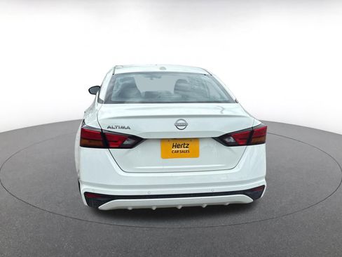 Used 2025 Nissan Altima 2.5 SV image 13