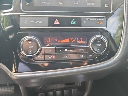 Used 2019 Mitsubishi Outlander SE FWD image 22