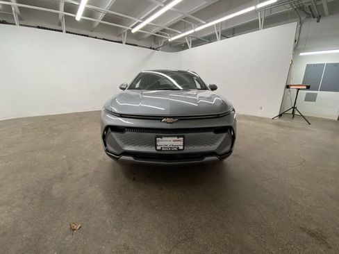 Used 2025 Chevrolet Equinox EV LT w/ Convenience Package image 9