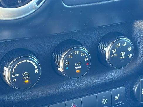 Used 2016 Jeep Wrangler Unlimited Rubicon AWD/4WD image 27
