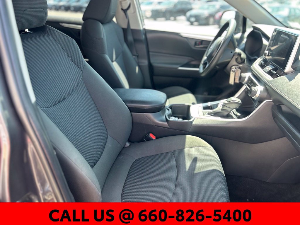 Used 2025 Toyota RAV4 LE AWD/4WD image 7