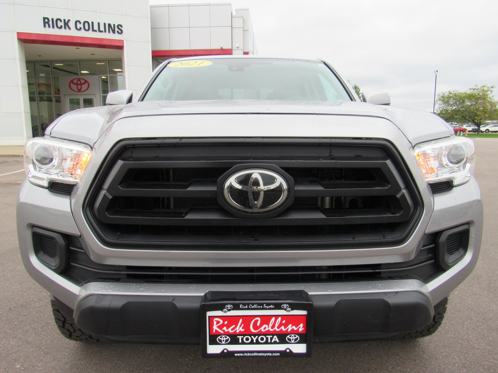 Used 2021 Toyota Tacoma SR AWD/4WD image 3