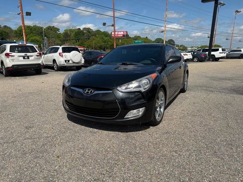 Used 2017 Hyundai Veloster Value Edition image 10
