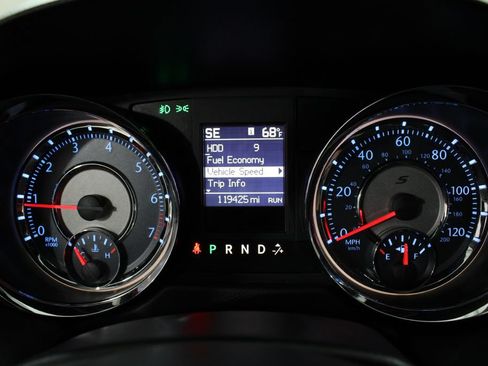 Used 2014 Chrysler Town & Country S FWD image 28